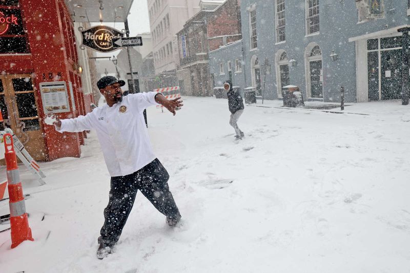 Snowball Fights in Neighborhoods