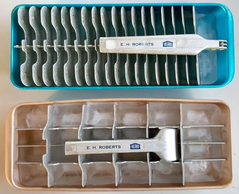 Ice Cube Trays with Levers