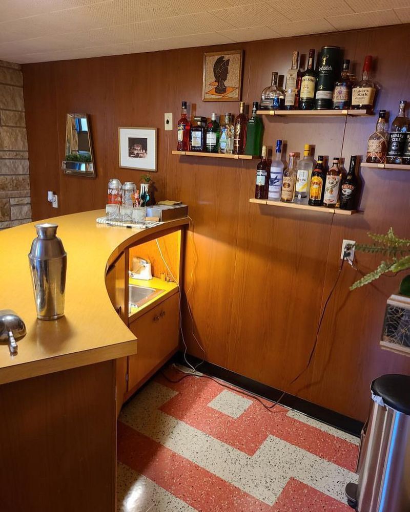 Retro '50s Basement Bar