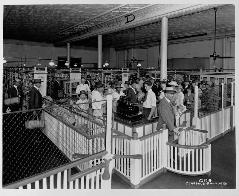 1930s: The Supermarket Debuts