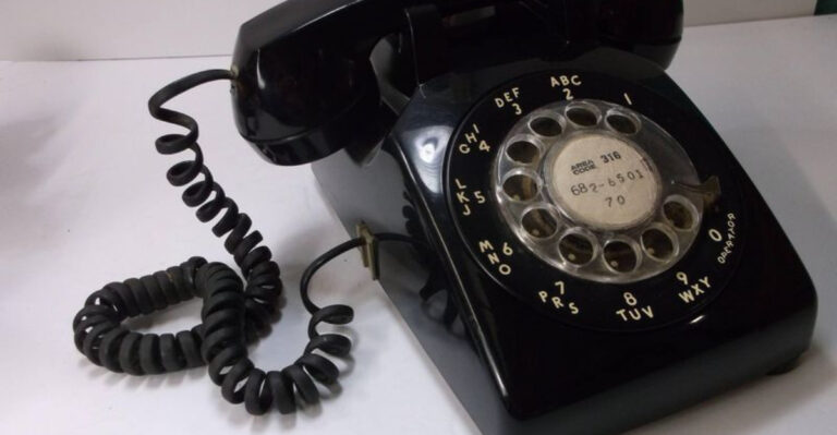15 Types Of Phone Calls Boomers Had That Absolutely Don’t Happen Anymore