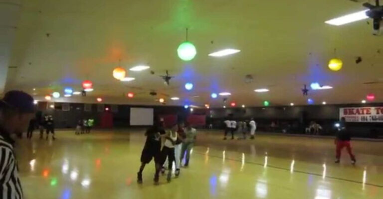 15 Unspoken Rules Of The Roller Rink That Defined Life In The ’80s