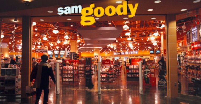 17 Classic Mall Stores You Couldn’t Walk Past Without Going In