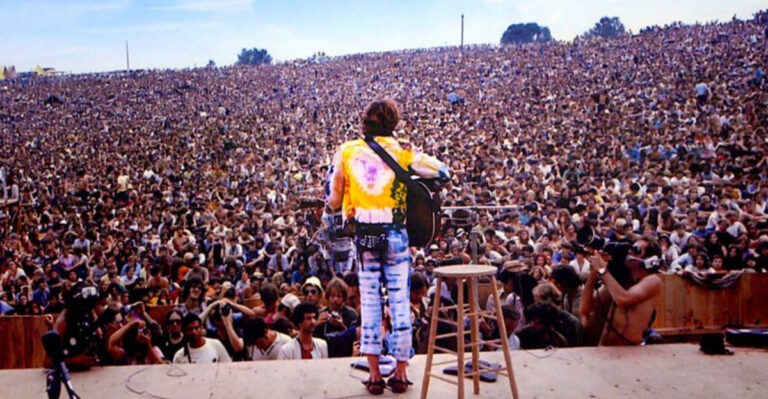 18 Vintage Photos Of Woodstock That Will Blow You Away