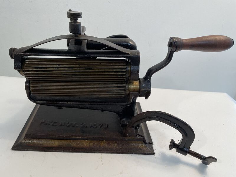 Odd Ruffle Crimper