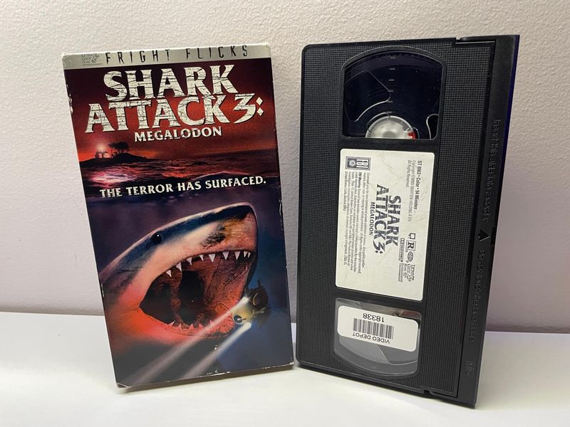 Shark Attack 3: Megalodon (2002)