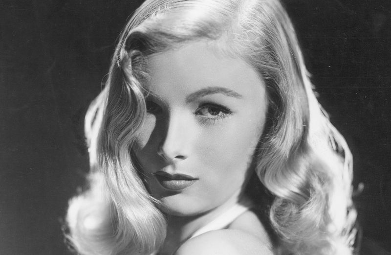 Veronica Lake's Peek-a-Boo Perfection