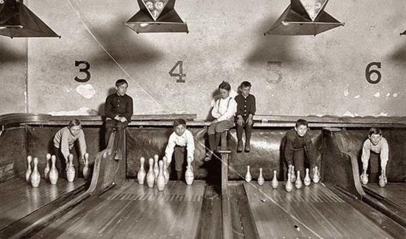 Bowling Alley Pin Setter