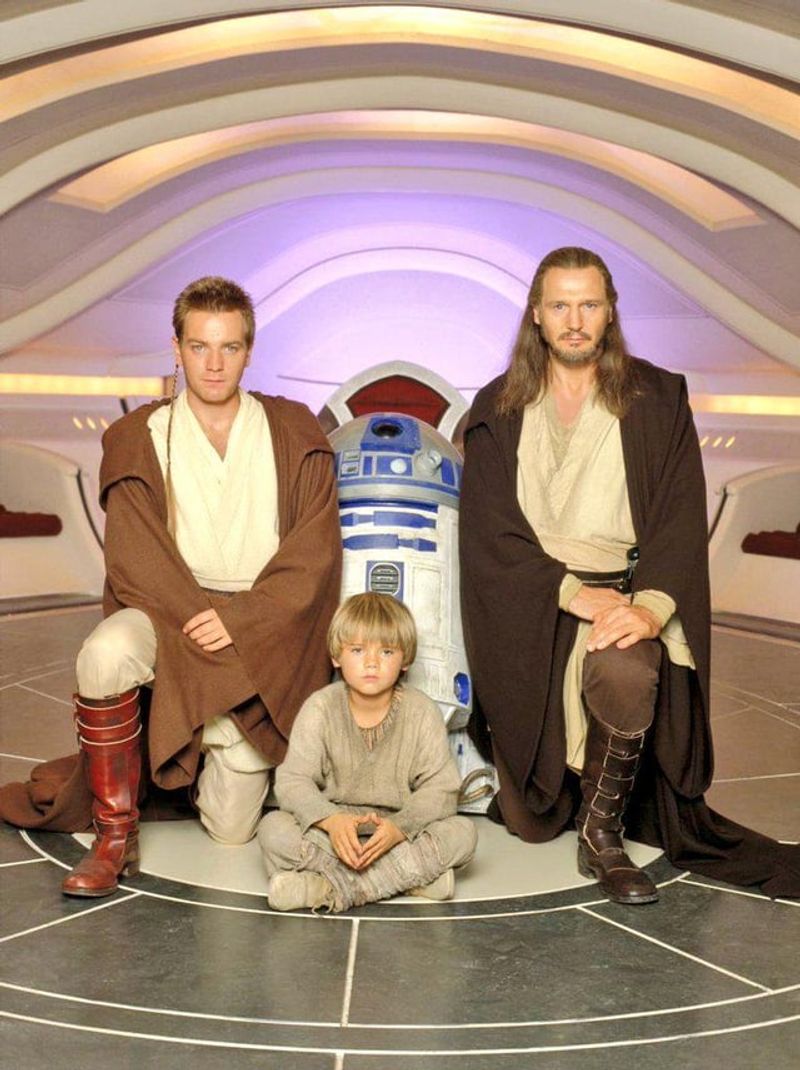 Ewan McGregor, Jake Lloyd, Liam Neeson and R2-D2 on the set of The Phantom Menace