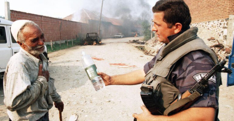 40 Rare Photos of the World in 1998