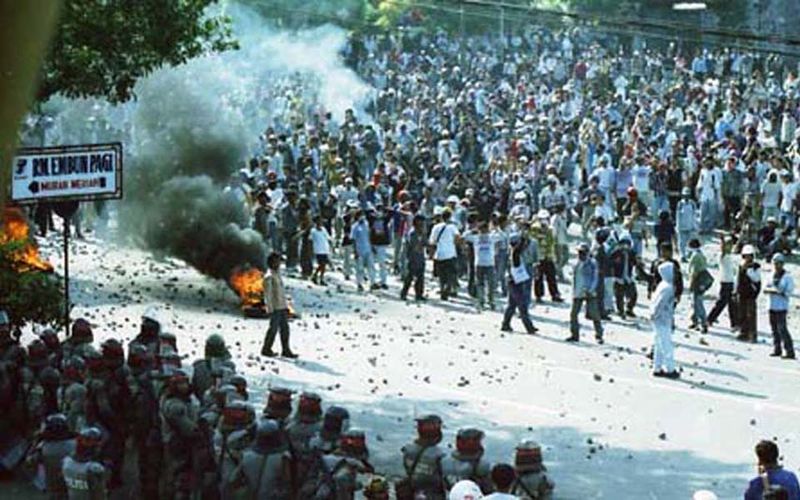 Protesters in Jakarta Demand Suharto’s Resignation